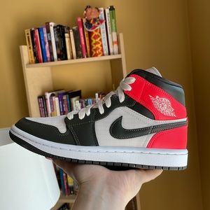 Jordan 1 Mid